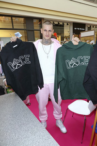 Charity-Flohmarkt zugunsten der Tribute to Bambi Stiftung in Hamburg