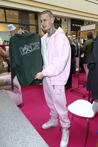 Charity-Flohmarkt zugunsten der Tribute to Bambi Stiftung in Hamburg