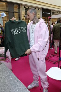 Charity-Flohmarkt zugunsten der Tribute to Bambi Stiftung in Hamburg