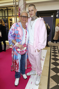 Charity-Flohmarkt zugunsten der Tribute to Bambi Stiftung in Hamburg