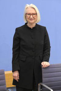 Bundespressekonferenz Vorstellung der aktualisierten Konjunkturprognose 2023/24 in Berlin