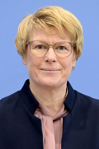 Bundespressekonferenz Vorstellung der aktualisierten Konjunkturprognose 2023/24 in Berlin