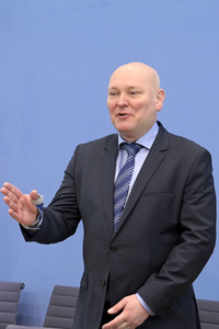 Bundespressekonferenz Vorstellung der aktualisierten Konjunkturprognose 2023/24 in Berlin