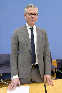 Bundespressekonferenz Vorstellung der aktualisierten Konjunkturprognose 2023/24 in Berlin