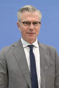Bundespressekonferenz Vorstellung der aktualisierten Konjunkturprognose 2023/24 in Berlin