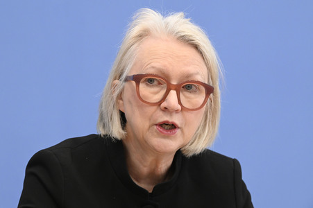 Bundespressekonferenz Vorstellung der aktualisierten Konjunkturprognose 2023/24 in Berlin