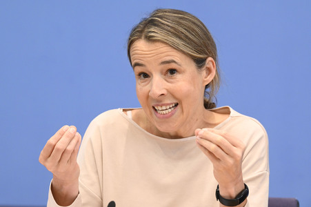 Bundespressekonferenz Vorstellung der aktualisierten Konjunkturprognose 2023/24 in Berlin