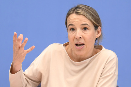 Bundespressekonferenz Vorstellung der aktualisierten Konjunkturprognose 2023/24 in Berlin