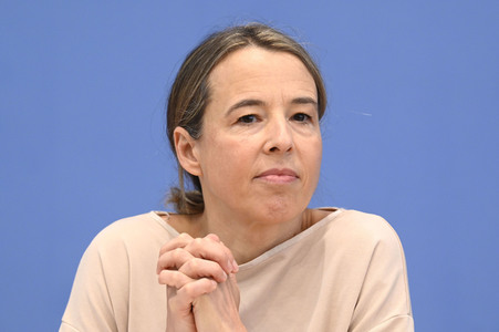 Bundespressekonferenz Vorstellung der aktualisierten Konjunkturprognose 2023/24 in Berlin