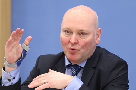 Bundespressekonferenz Vorstellung der aktualisierten Konjunkturprognose 2023/24 in Berlin