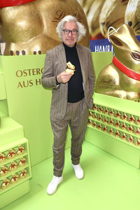Charity Osterhasen Verkauf zugunsten des Kinder Club Hamburg in Hamburg