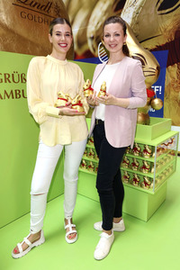 Charity Osterhasen Verkauf zugunsten des Kinder Club Hamburg in Hamburg