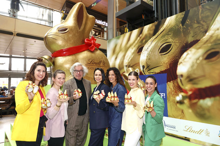 Charity Osterhasen Verkauf zugunsten des Kinder Club Hamburg in Hamburg