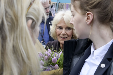 Das britische Königspaar besucht Wochenmarkt in Berlin