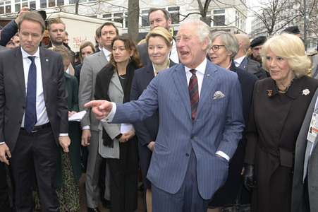 Das britische Königspaar besucht Wochenmarkt in Berlin