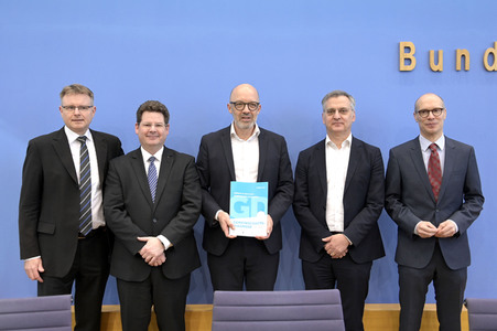 Bundespressekonferenz Gemeinschaftsdiagnose der Wirtschaftsforschungsinstitute Frühjahr 2023 in Berlin