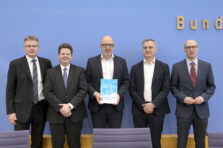 Bundespressekonferenz Gemeinschaftsdiagnose der Wirtschaftsforschungsinstitute Frühjahr 2023 in Berlin