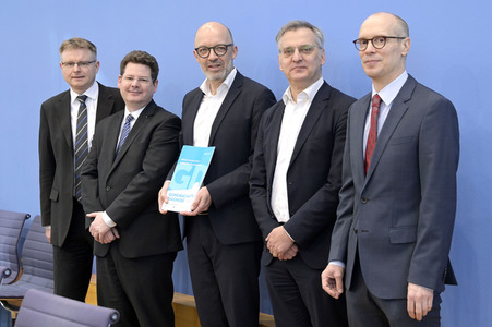 Bundespressekonferenz Gemeinschaftsdiagnose der Wirtschaftsforschungsinstitute Frühjahr 2023 in Berlin