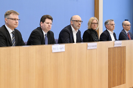 Bundespressekonferenz Gemeinschaftsdiagnose der Wirtschaftsforschungsinstitute Frühjahr 2023 in Berlin