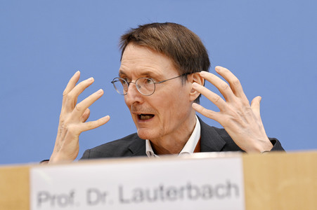 Bundespressekonferenz Bekämpfung von Arzneimittel-Lieferengpässen in Berlin