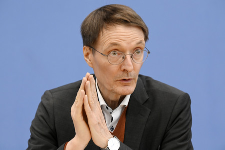 Bundespressekonferenz Bekämpfung von Arzneimittel-Lieferengpässen in Berlin