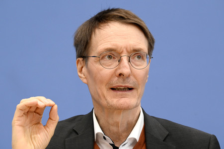 Bundespressekonferenz Bekämpfung von Arzneimittel-Lieferengpässen in Berlin
