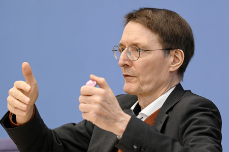 Bundespressekonferenz Bekämpfung von Arzneimittel-Lieferengpässen in Berlin
