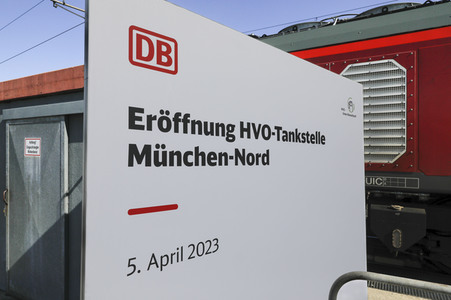 Eröffnung Lok-Tankstelle in München