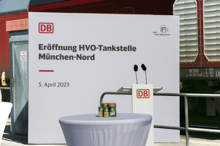 Eröffnung Lok-Tankstelle in München