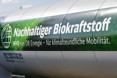Eröffnung Lok-Tankstelle in München