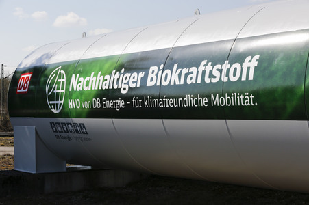 Eröffnung Lok-Tankstelle in München
