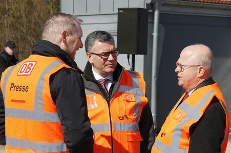 Eröffnung Lok-Tankstelle in München