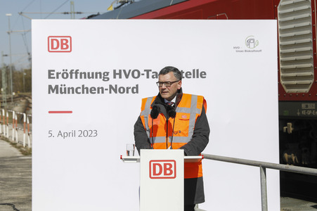 Eröffnung Lok-Tankstelle in München