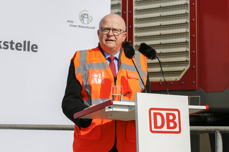 Eröffnung Lok-Tankstelle in München