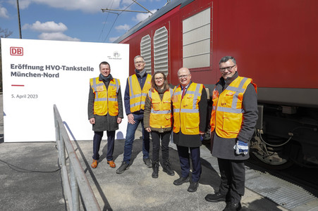 Eröffnung Lok-Tankstelle in München