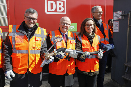 Eröffnung Lok-Tankstelle in München