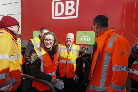 Eröffnung Lok-Tankstelle in München