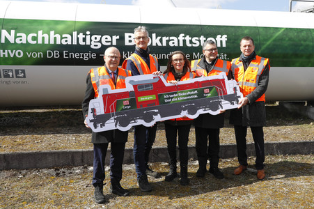 Eröffnung Lok-Tankstelle in München
