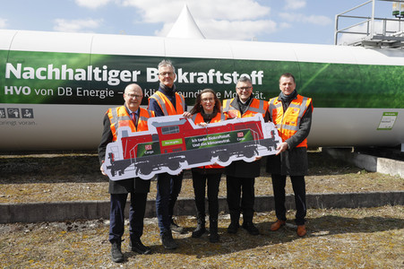 Eröffnung Lok-Tankstelle in München