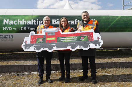 Eröffnung Lok-Tankstelle in München