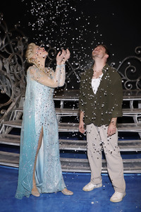 Besuch von Jannik Schümann beim Musical 'Die Eiskönigin' in Hamburg