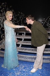 Besuch von Jannik Schümann beim Musical 'Die Eiskönigin' in Hamburg