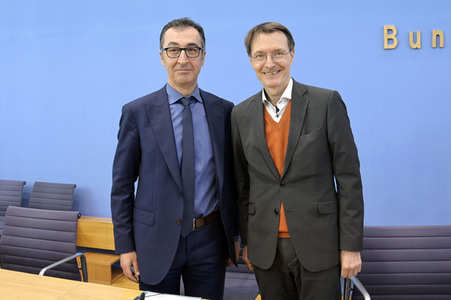Bundespressekonferenz Cannabis-Gesetzespläne in Berlin