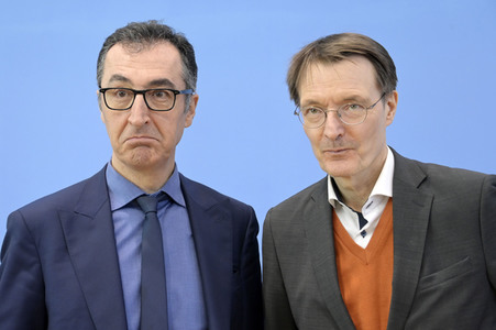 Bundespressekonferenz Cannabis-Gesetzespläne in Berlin