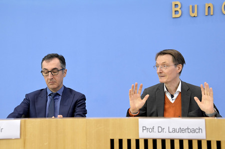 Bundespressekonferenz Cannabis-Gesetzespläne in Berlin