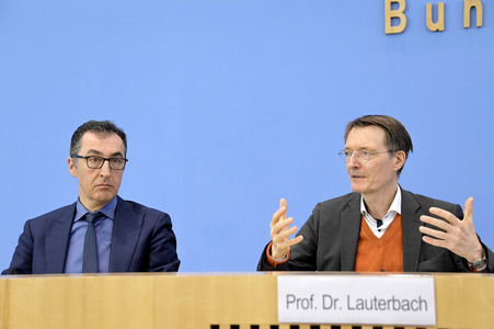 Bundespressekonferenz Cannabis-Gesetzespläne in Berlin
