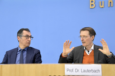 Bundespressekonferenz Cannabis-Gesetzespläne in Berlin