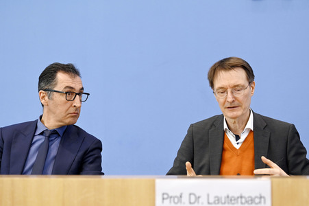 Bundespressekonferenz Cannabis-Gesetzespläne in Berlin