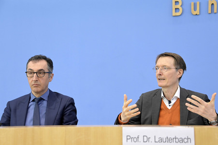 Bundespressekonferenz Cannabis-Gesetzespläne in Berlin
