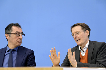 Bundespressekonferenz Cannabis-Gesetzespläne in Berlin